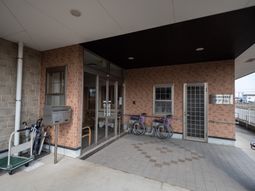 レンガ造りのエントランス