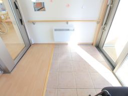 明るい空間の出入口