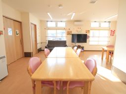 明るい日差しの多目的室