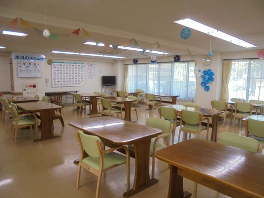 明るい食堂の職場