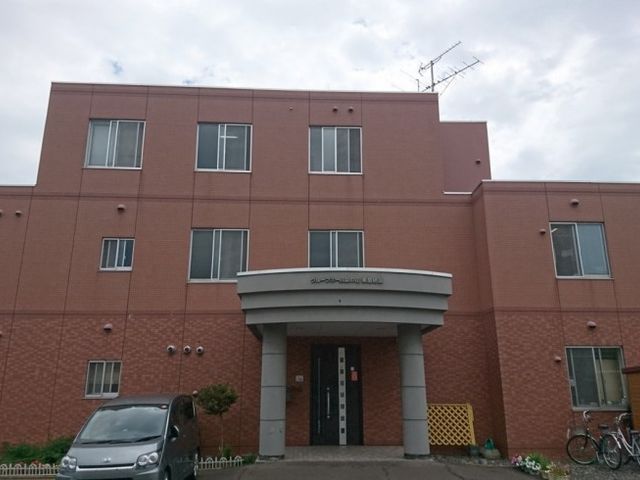 きれいな施設の外観 外観 きれいに整備された外観の施設です。プロとして成長できる、心地よい職場環境を提供しています。
