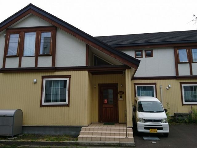 きれいな施設外観 外観 清潔感ある外観を持つ当施設で、やりがいのある仕事をしませんか。共に成長しましょう。