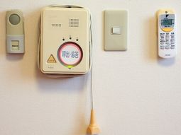 通信機器とコールボタン