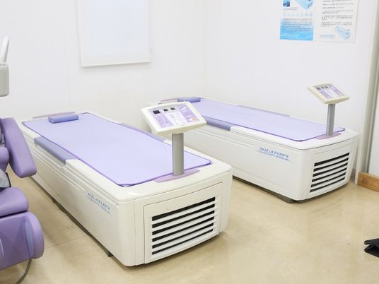 機能訓練室のベッド  