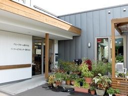 エントランスの植栽装飾