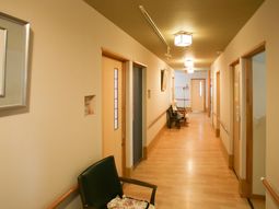 廊下の明るい雰囲気