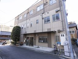 3階建ての建物外観