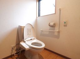手すり付きトイレの様子