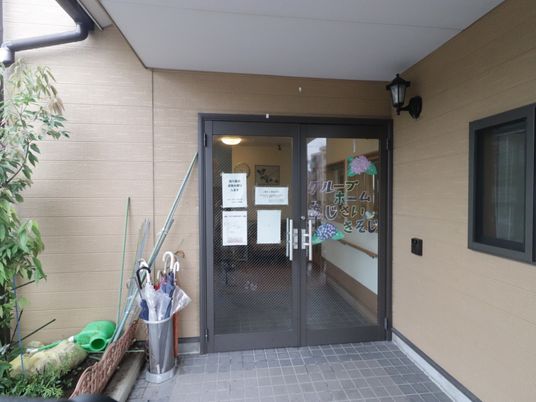 入口前の廊下の様子