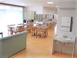 明るいダイニングスペース