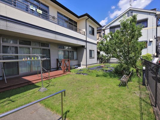 中庭の緑あふれる景色