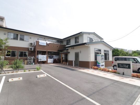 明るい施設外観