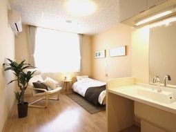 明るい居室の様子