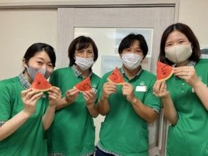 笑顔のスタッフ集合  
