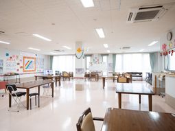 広々とした明るい多目的室