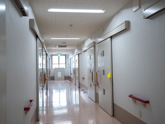 明るく清潔な廊下