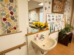 壁際の洗面台