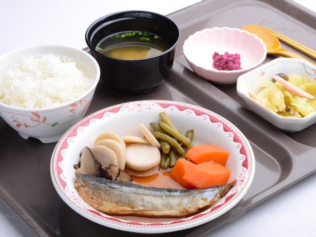 バランスの取れた食事 食事 栄養バランスを考慮した美味しそうな食事です。職場での食事時間も楽しみになりますね。