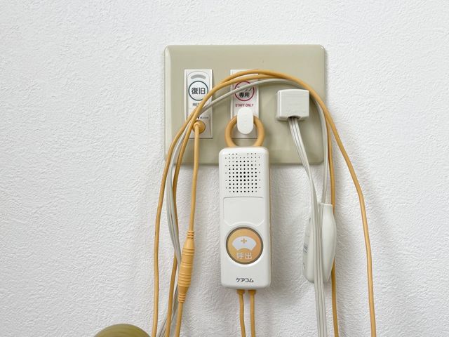 壁面装置 設備 使いやすいナースコールが設置された壁面です。働く上での安心感をサポートします。