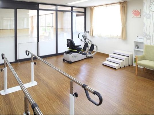 リハビリ用具と広い空間