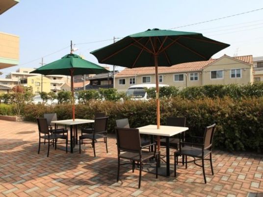 屋外の憩いのテーブルセット