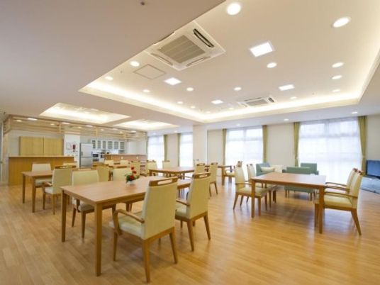 ゆとりある清潔な食堂