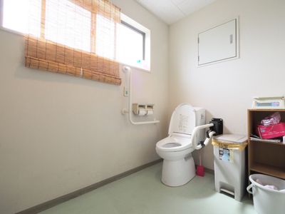 バリアフリー設計のトイレ