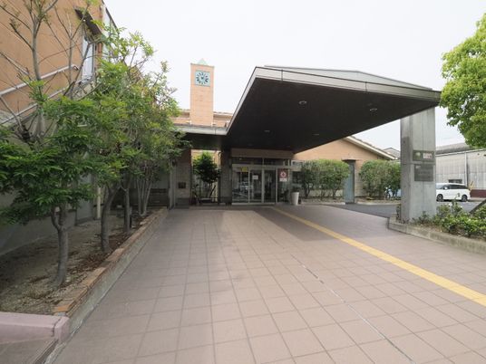入口付近の広場