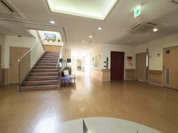 明るい廊下と階段