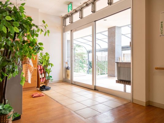 ゆったり出入り可能なエントランス