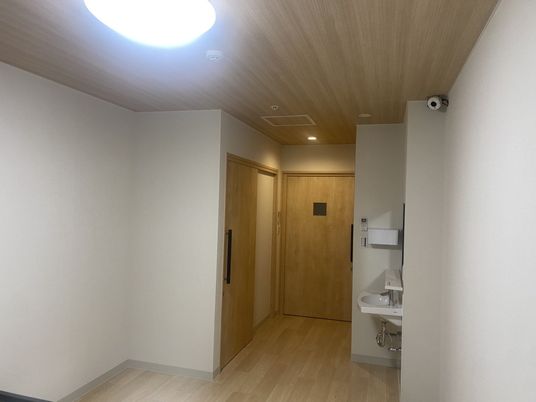 廊下と洗面台