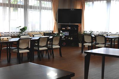 自然光が差し込む食堂