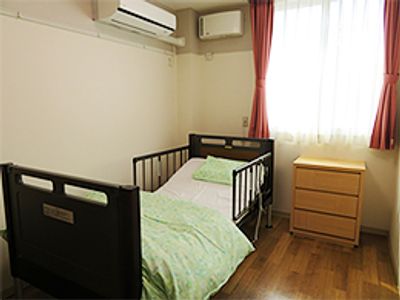 落ち着いた雰囲気の居室 