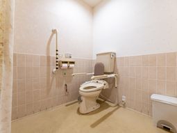 バリアフリー対応のトイレ