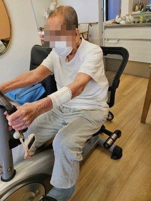 運動をする人々