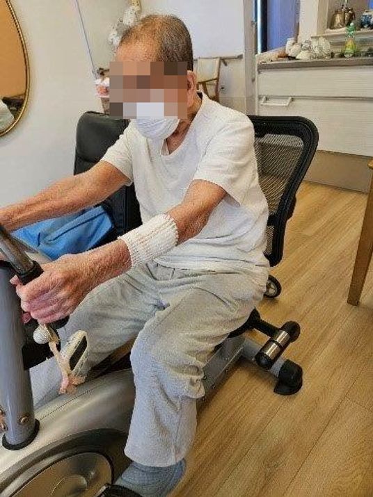 運動をする人々