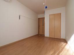 広々とした明るい居室