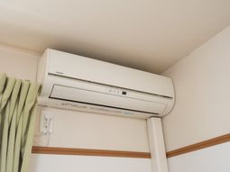 エアコンが設置された部屋