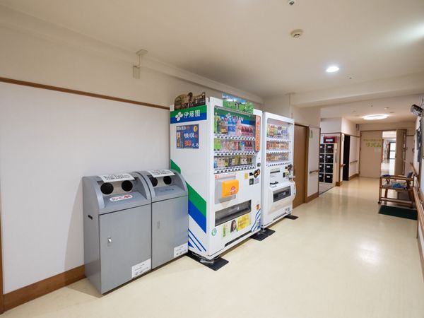 廊下と自動販売機