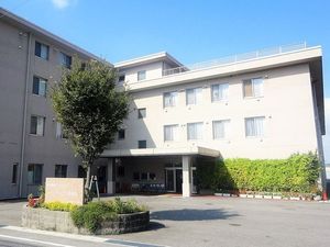 落ち着いた外観の建物