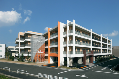 三階建ての建物外観