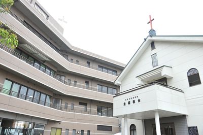 教会が隣接する外観
