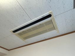 天井のエアコン