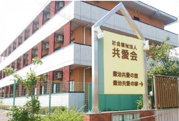 建物と看板