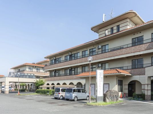 建物正面の外観  