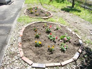 花壇のある中庭  