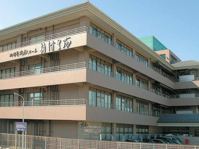 ゆとりの外観 外観 広々とした明るい外観です。緑豊かな環境の中、安心して生活をされたい方に適しています。