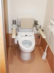 手すり付きのトイレ