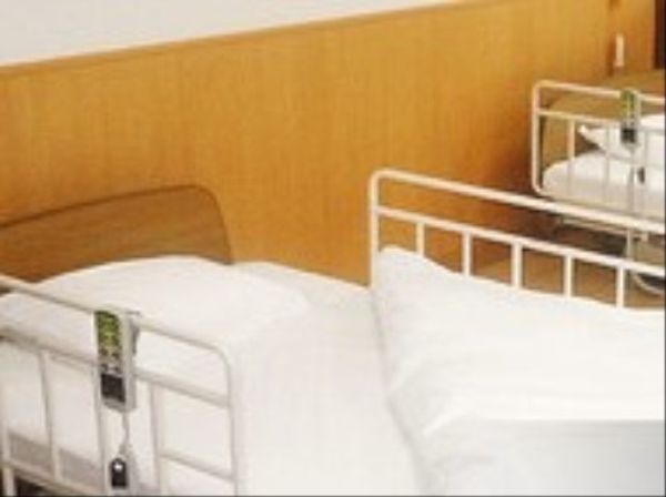 清潔なベッドの居室