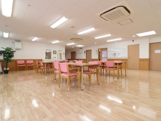清潔な食堂の室内